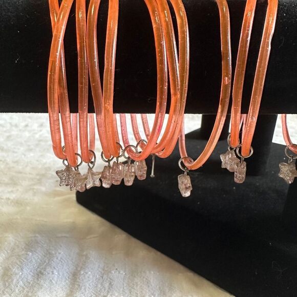 J392 Bulk Bundle of 36 Plastic & Rubber Bracelets - Picture 4 of 5